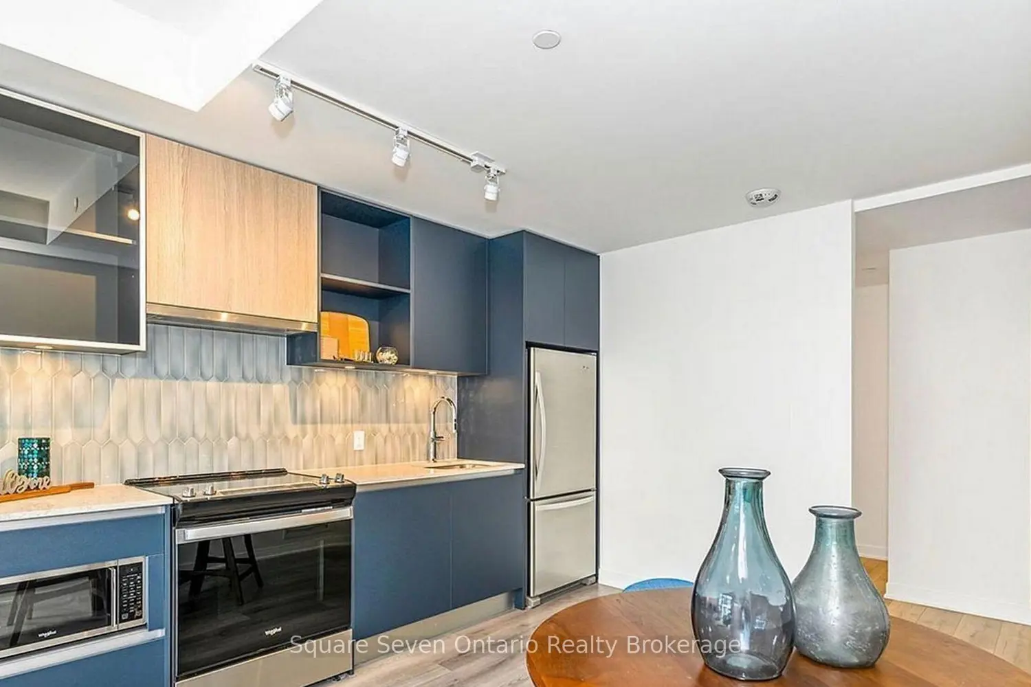 Additional image 4 of 395 Dundas Street 820
