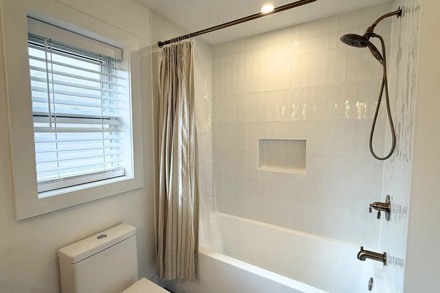 16 Robindale Avenue photo 4