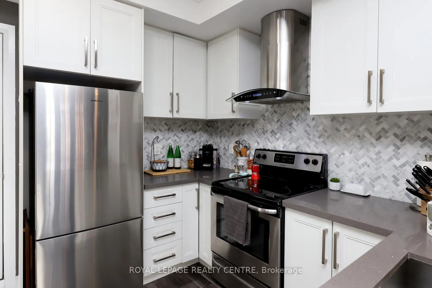 Additional image 5 of 3077 Cawthra Road 10