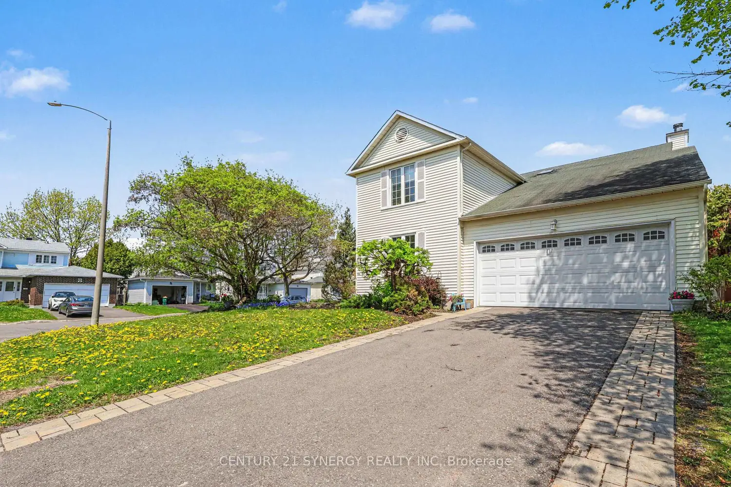 277 Mceachern Crescent photo 2