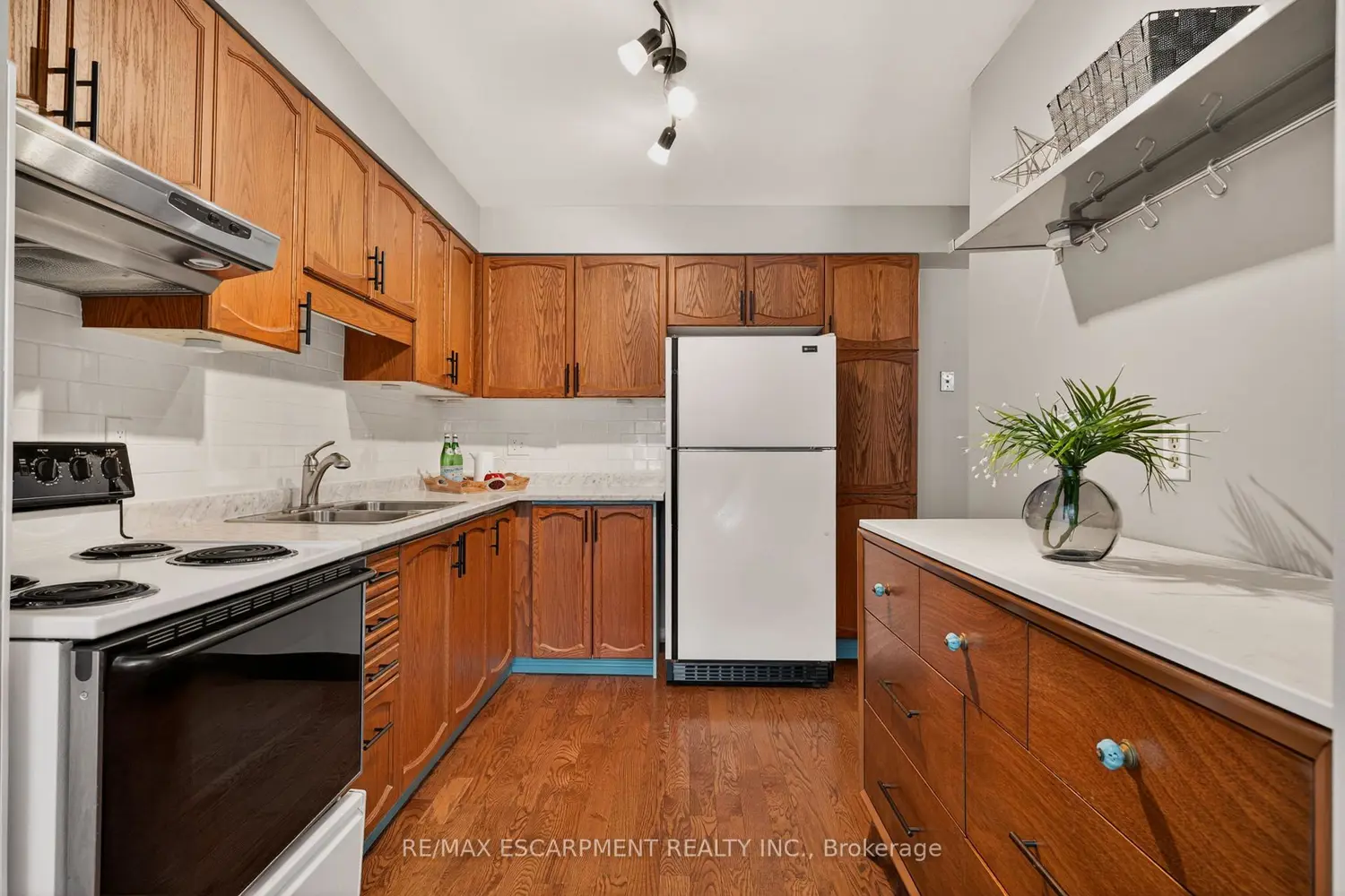 Additional image 11 of 1675 Upper Gage Avenue 31