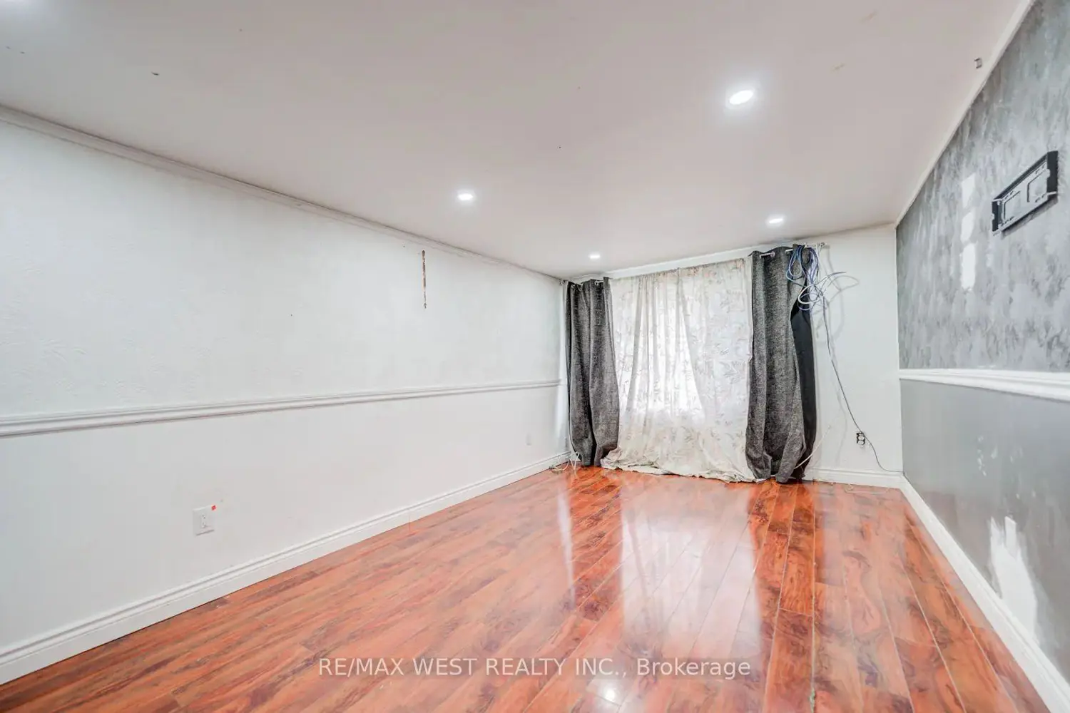 Additional image 16 of 326 Queen Street