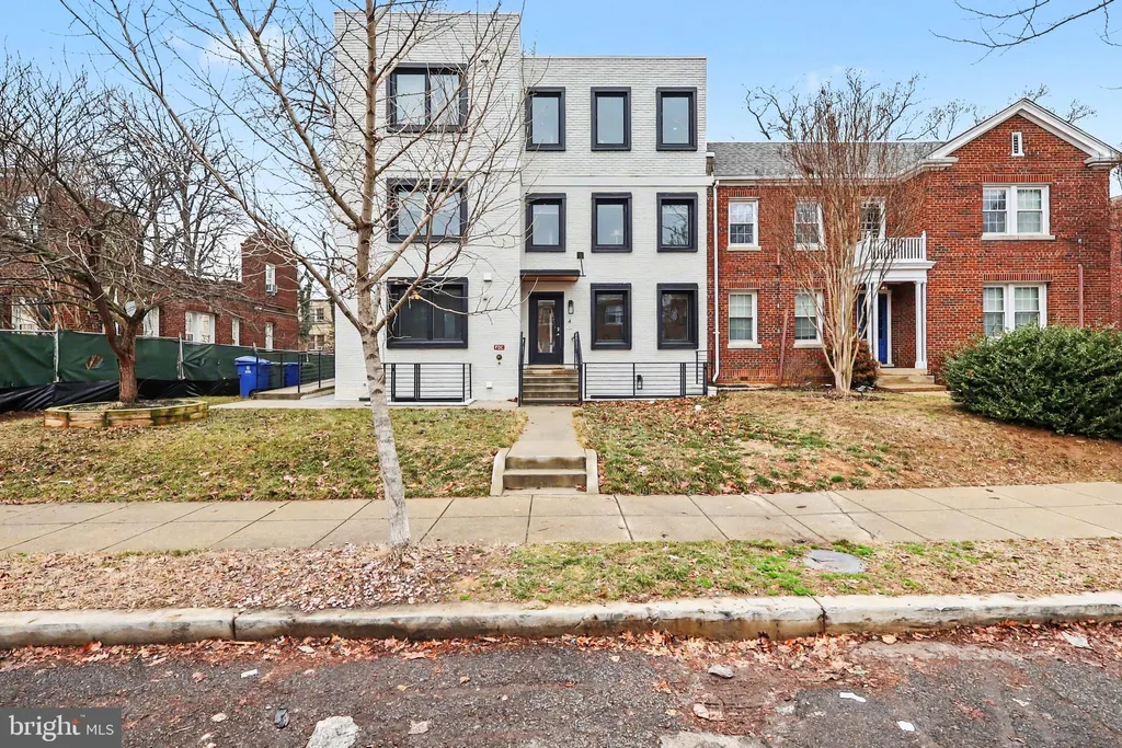 Additional image 26 of 2216 40th Place NW Unit 4, Washington, DC 20007