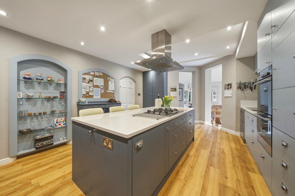 Additional image 5 of 3 bed flat for saleNewcastle Drive, The Park NG7