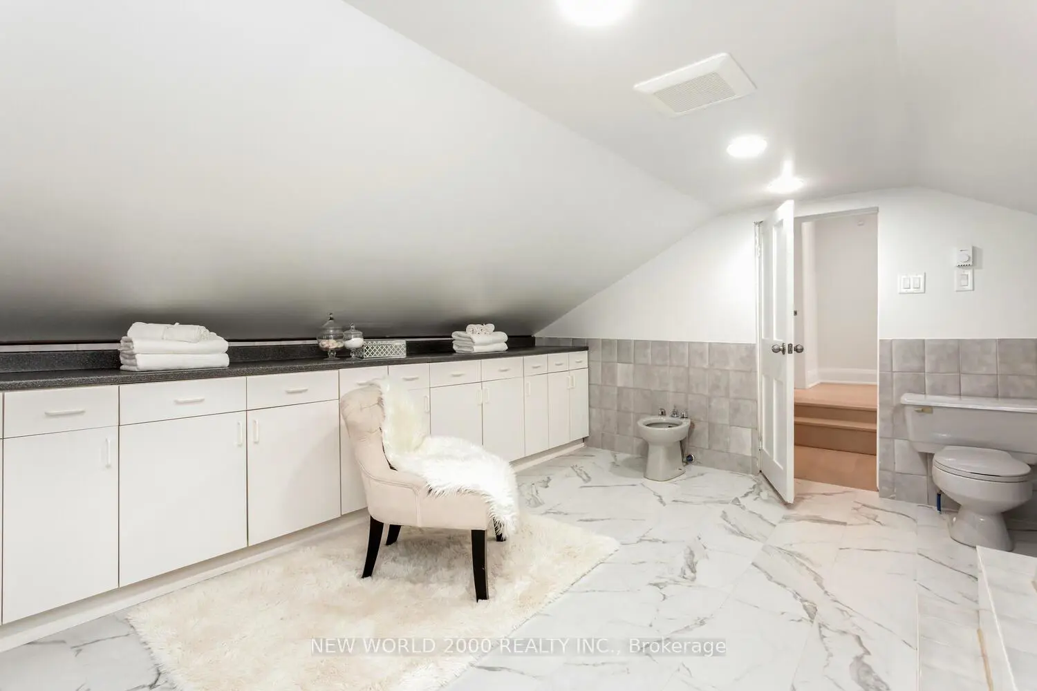 Additional image 18 of 8071 Kipling Avenue