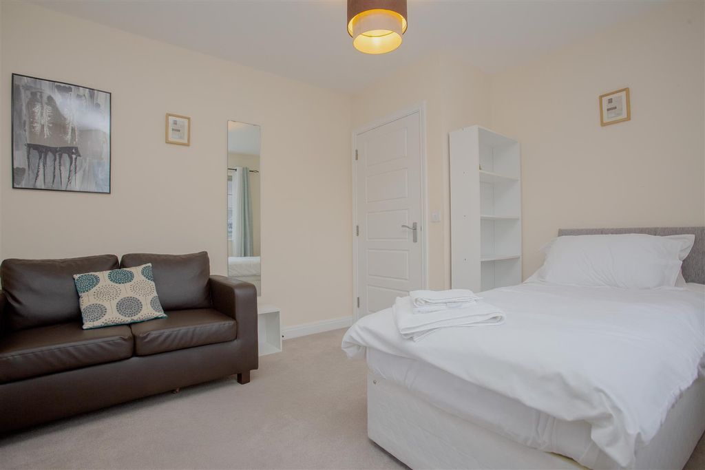 Additional image 28 of 5 bed detached house for saleVawser Crescent, Peterborough PE3