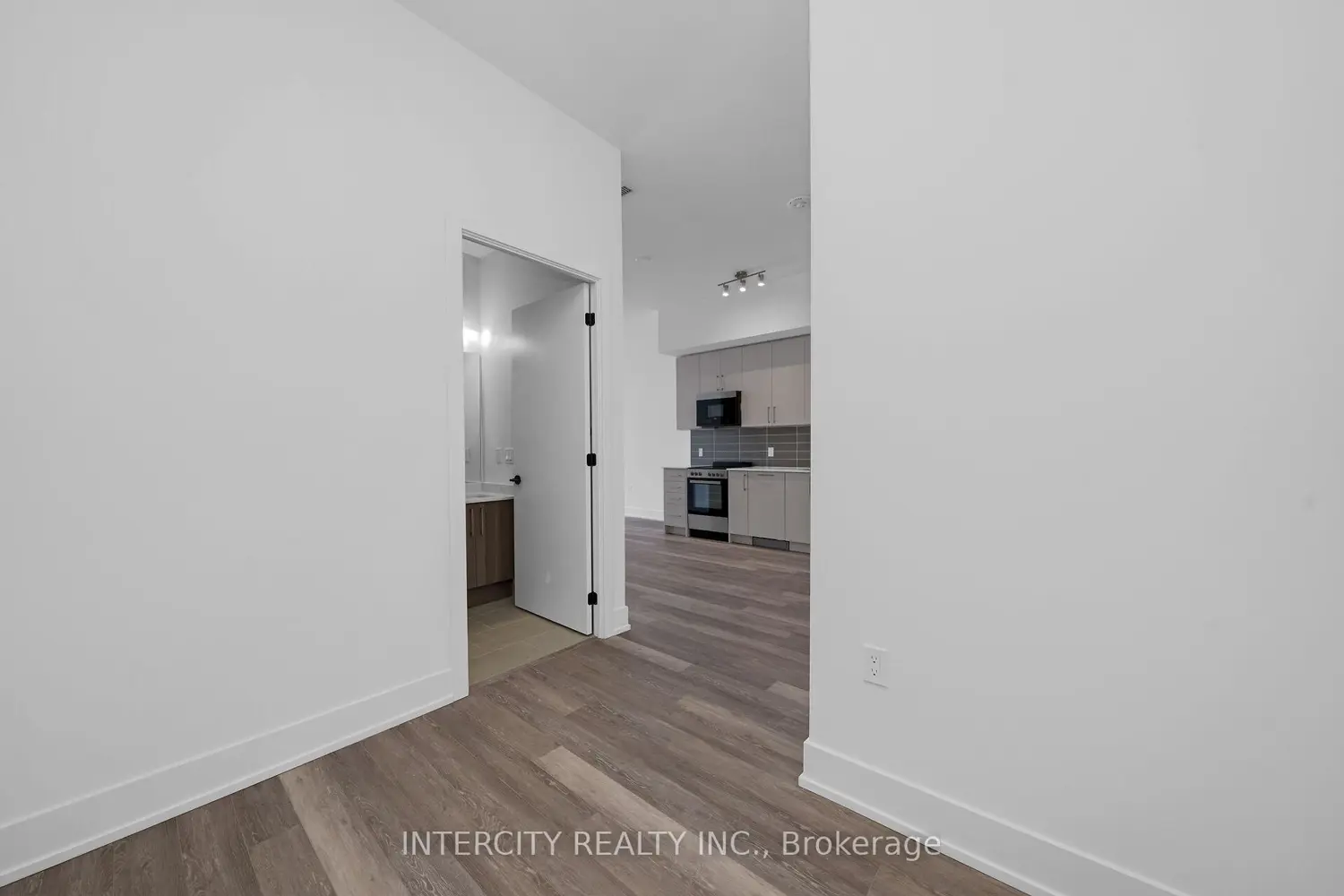 Additional image 8 of 2075 King Road 128