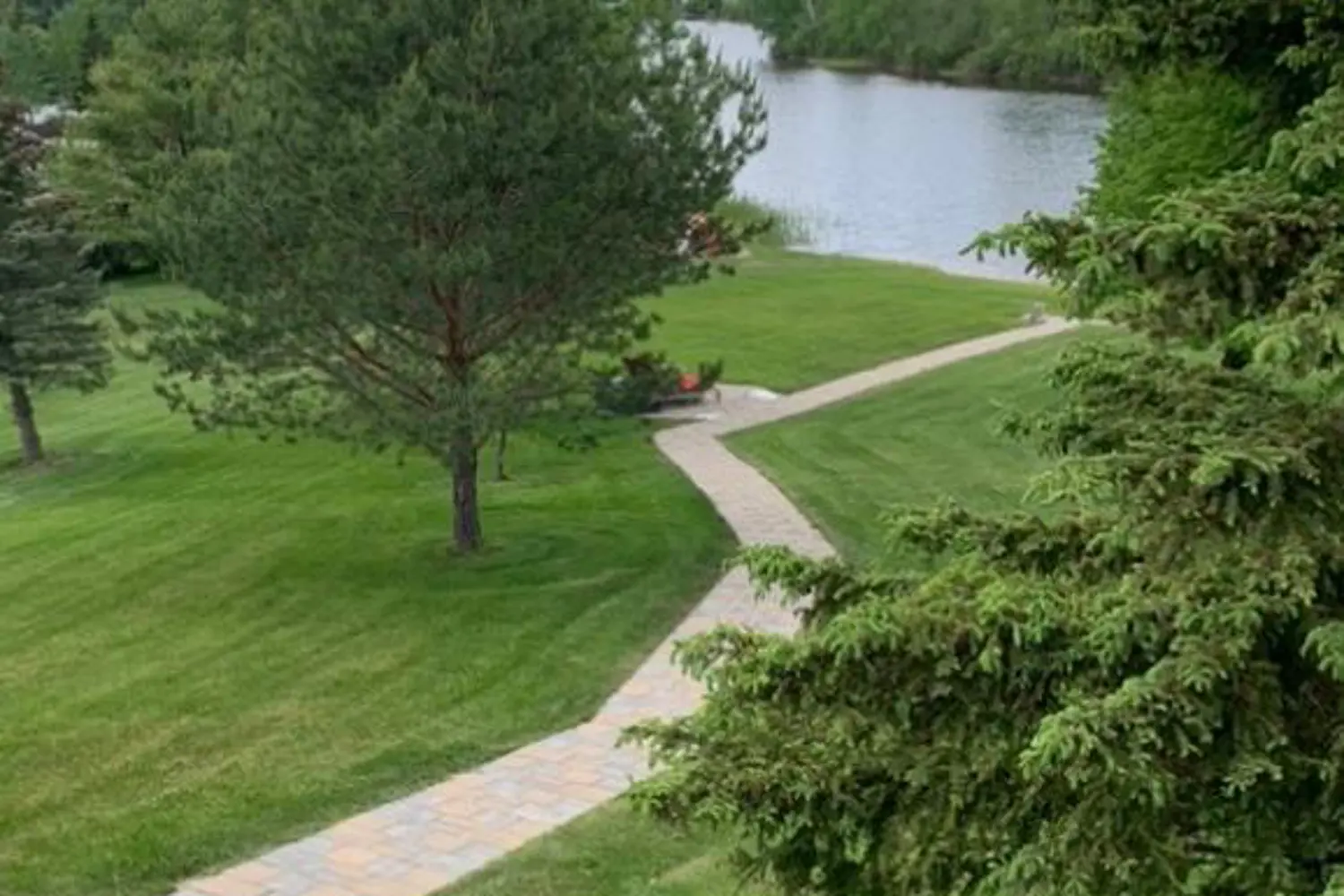 Additional image 5 of 2 Lakeshore Avenue
