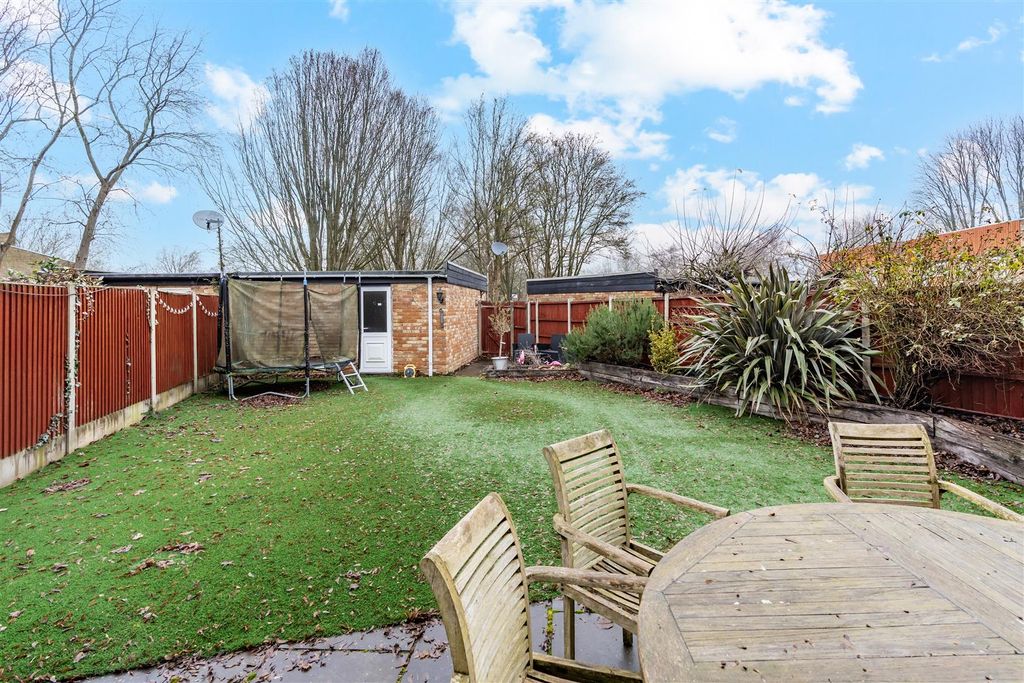 4 bed link detached house for saleLambardes, New Ash Green DA3
