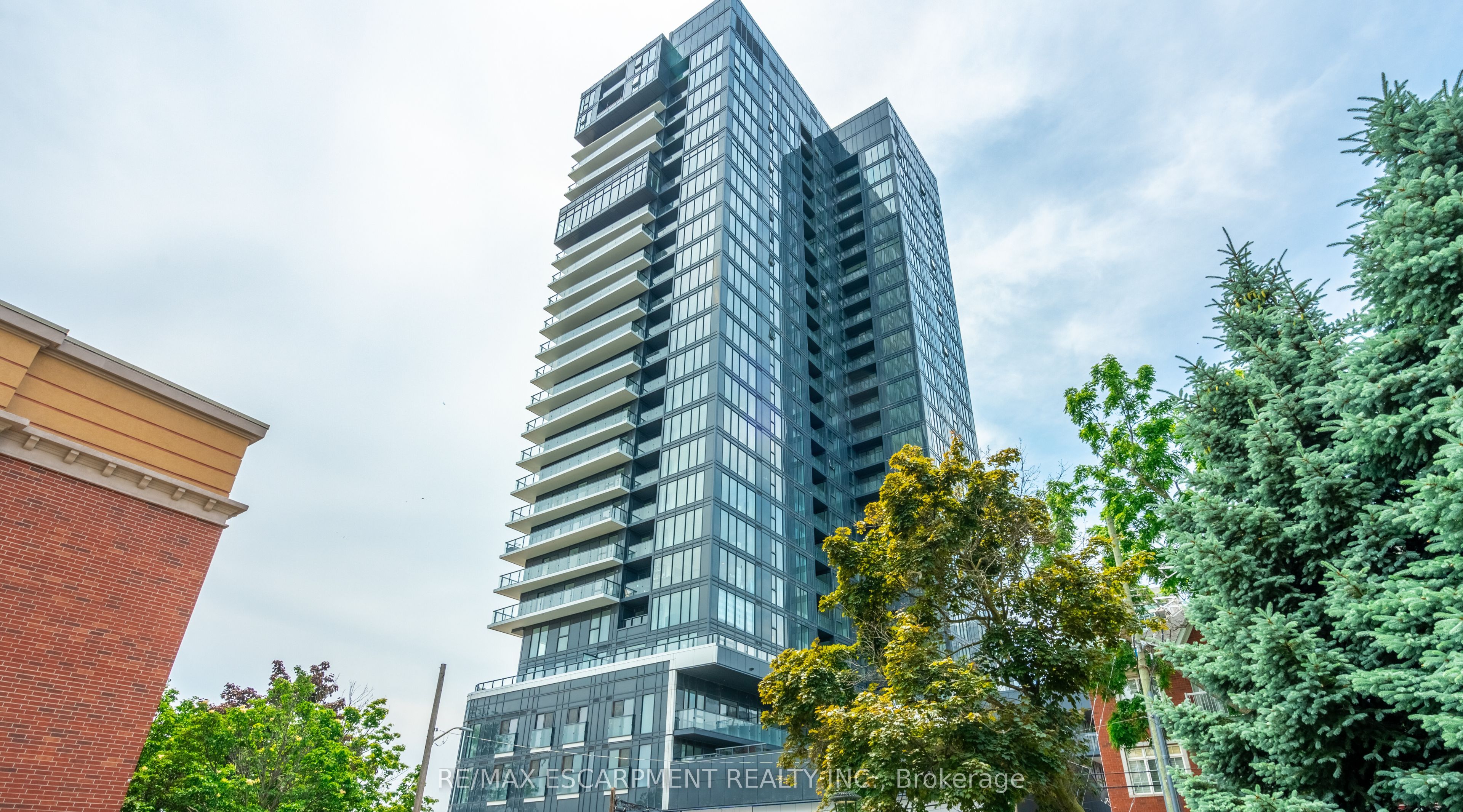 309-370 Martha Street, Burlington, ON, L7R 0G9