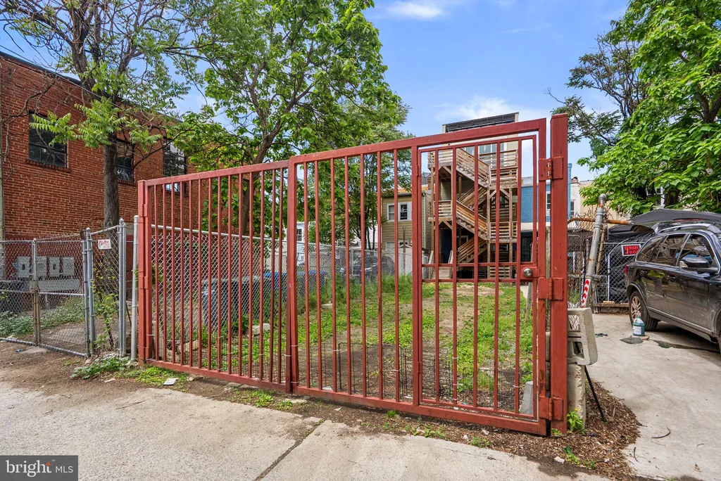 760 Lamont Street NW, Washington, DC 20010