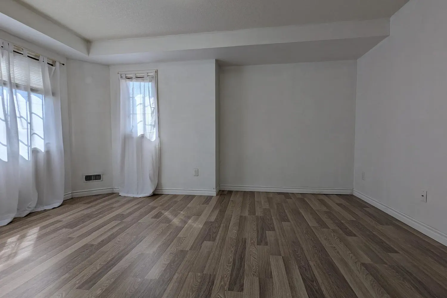 Additional image 5 of 931 Glasgow Street 27B