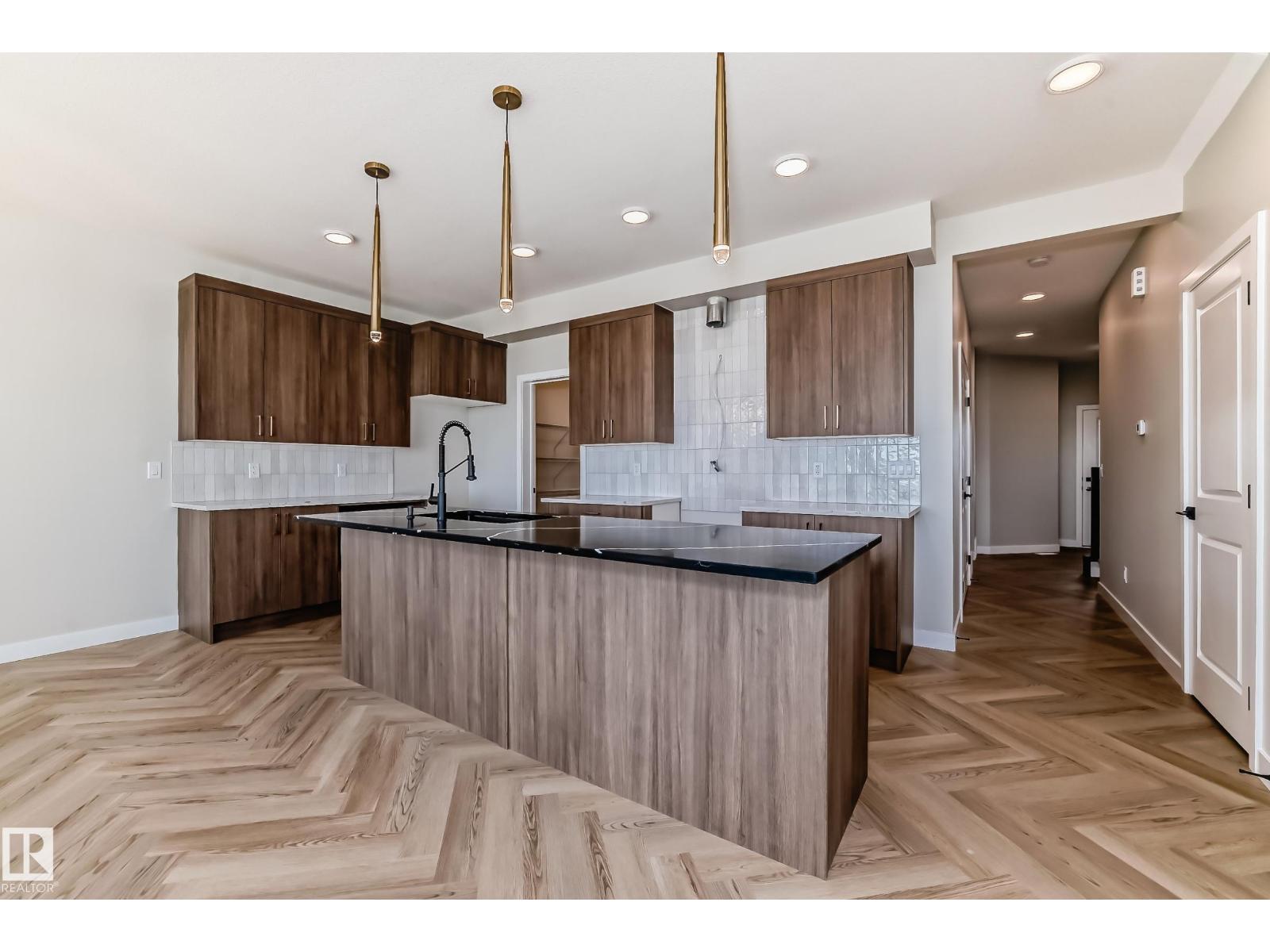 Additional image 4 of 20612 43 Avenue NW, Edmonton, AB, T6M3E3