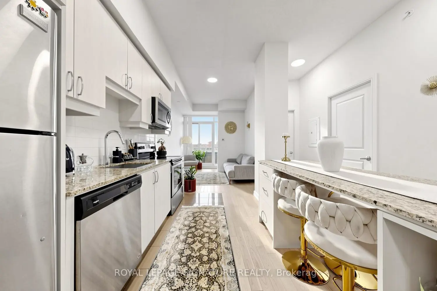 Additional image 4 of 9201 Yonge Street 802
