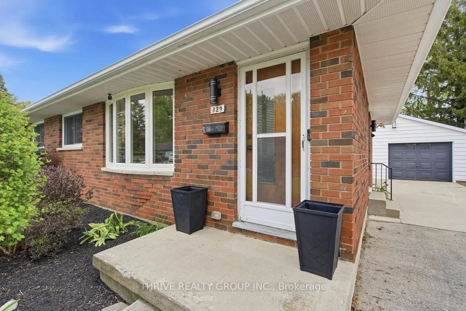 329 Strathroyal Avenue photo 4