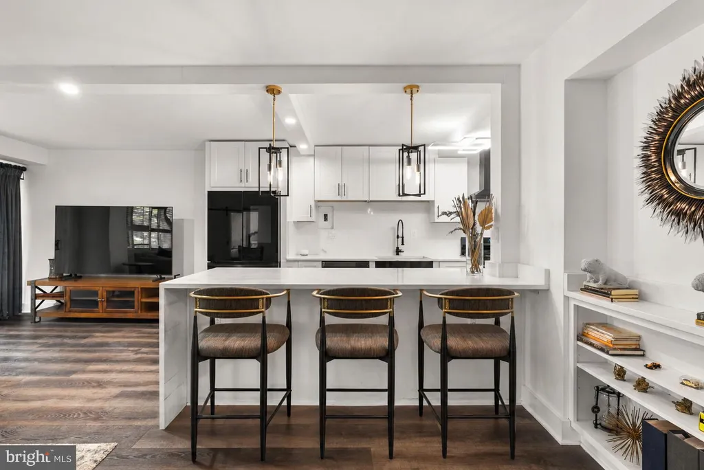 Additional image 11 of 4201 Cathedral Avenue NW Unit T10E, Washington, DC 20016