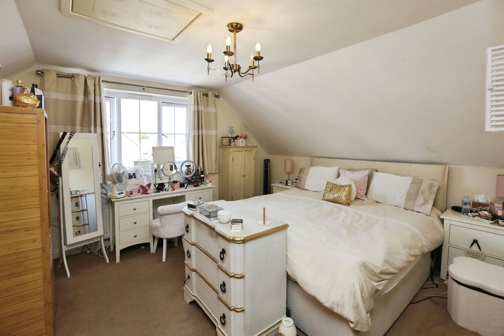 Additional image 12 of 5 bed semi-detached house for saleWatson Court, Hedge End, Southampton SO30