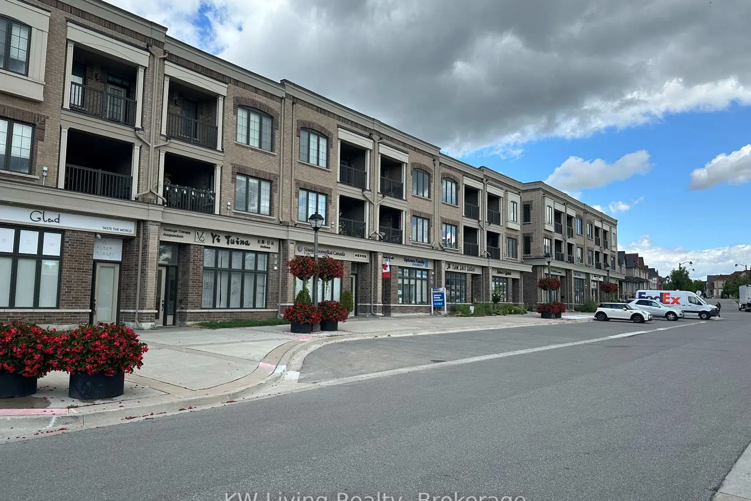 8 Nipigon Avenue