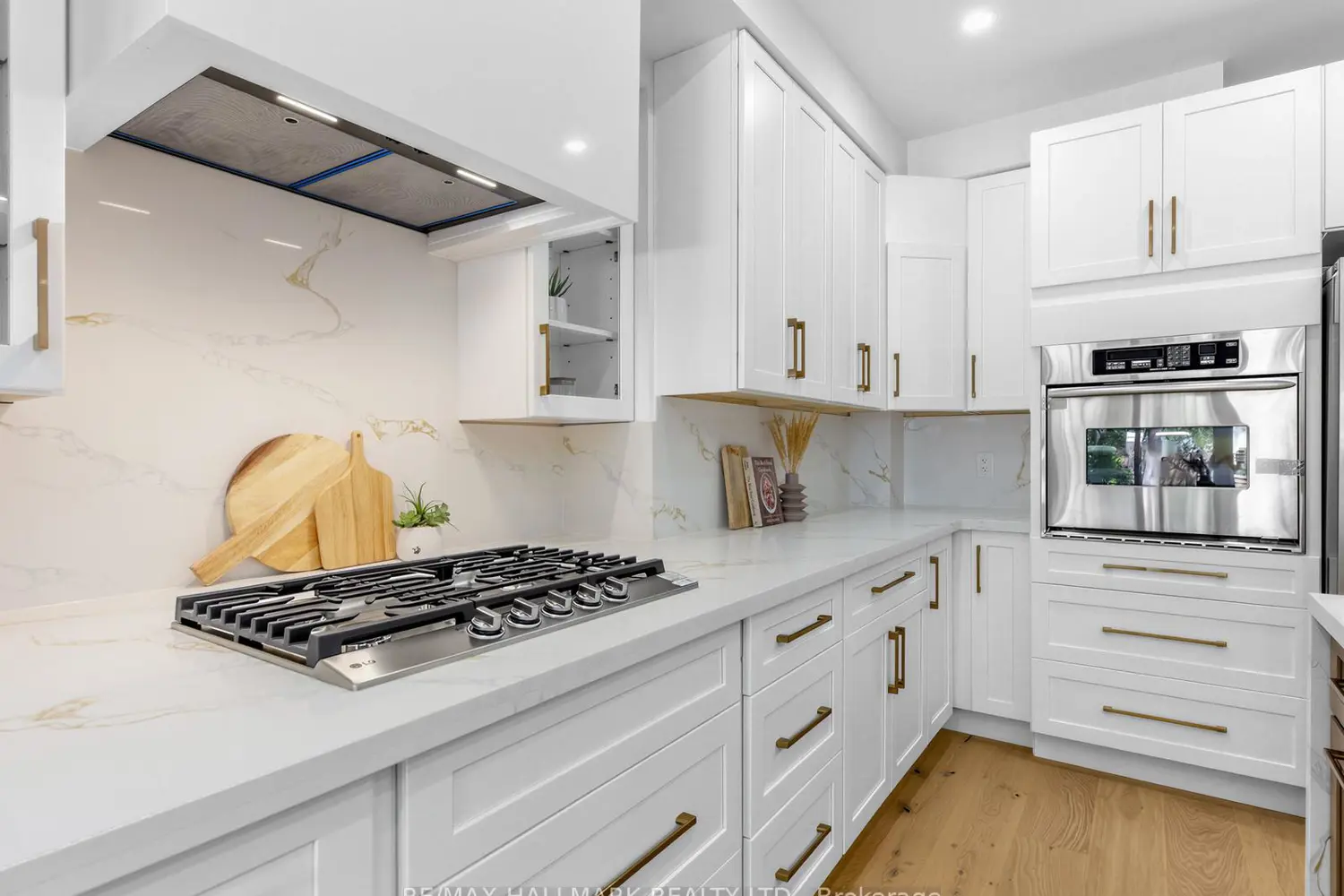208 Gainsborough Road photo 5