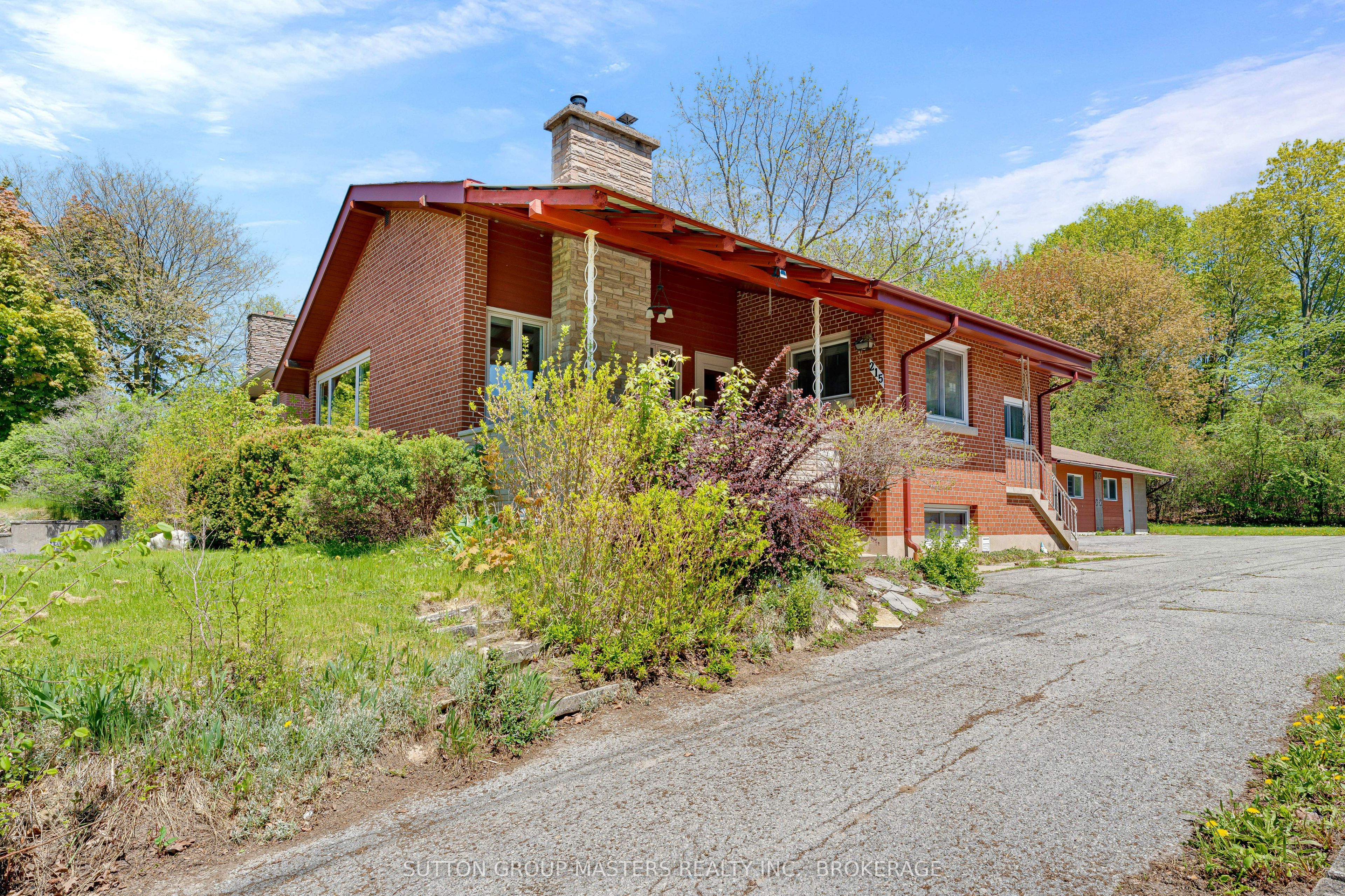 215 Yonge Street, Kingston, ON, K7M 1G2
