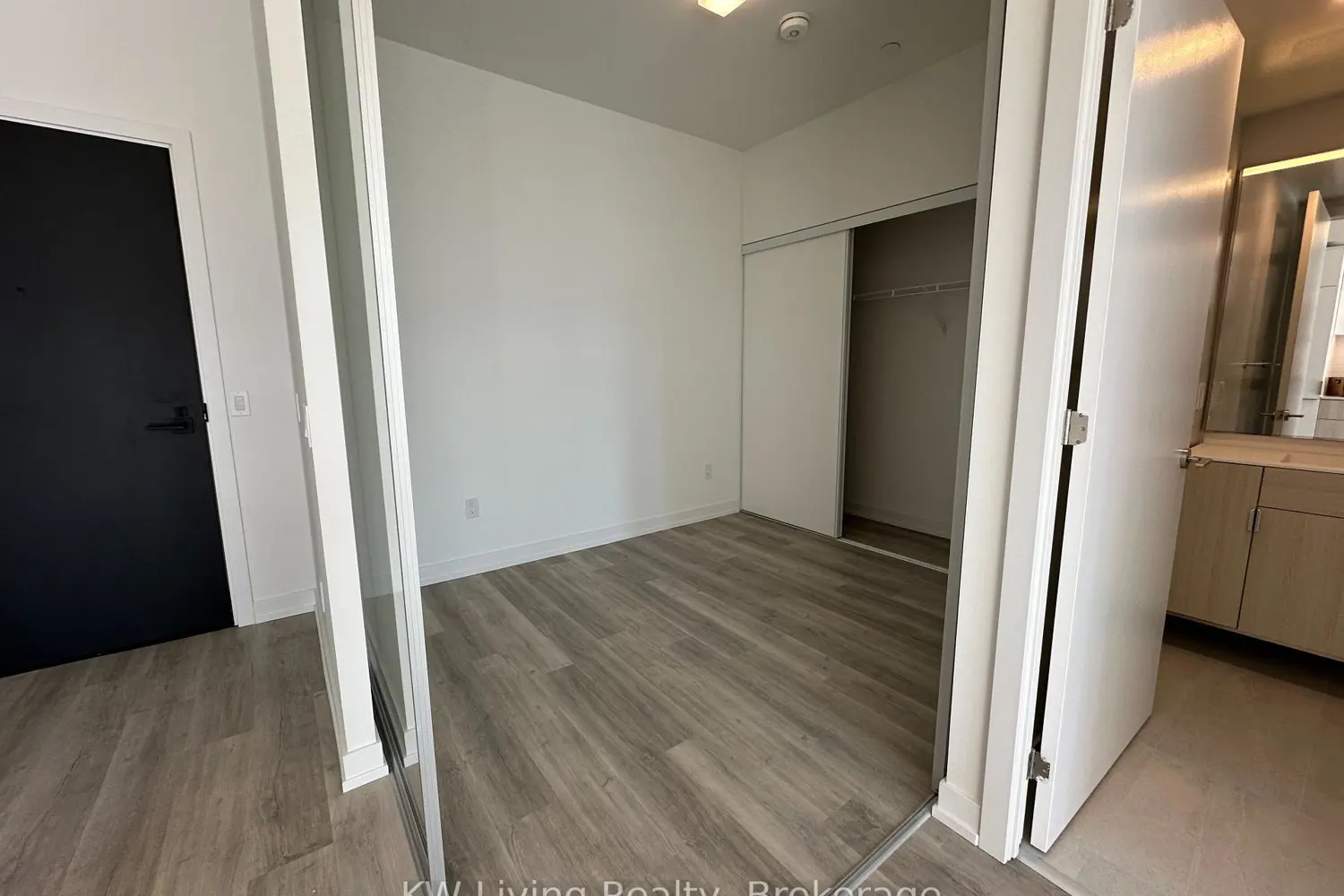 28 Eastern Avenue 616 photo 4