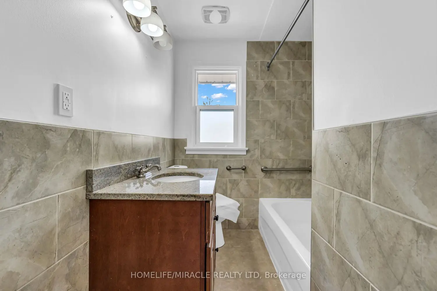 Additional image 8 of 205 Burlington Street