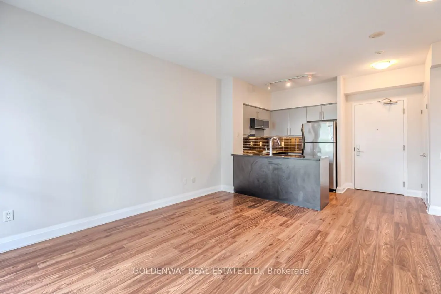 83 Redpath Avenue 401 photo 4