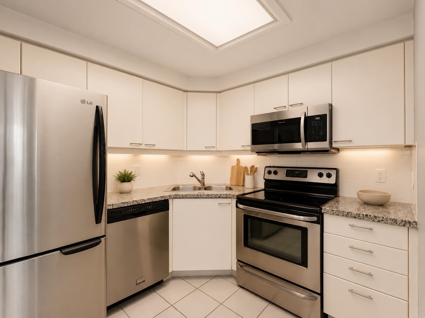 Additional image 5 of 1206-388 Drake Street, Vancouver, BC, V6B 6A8