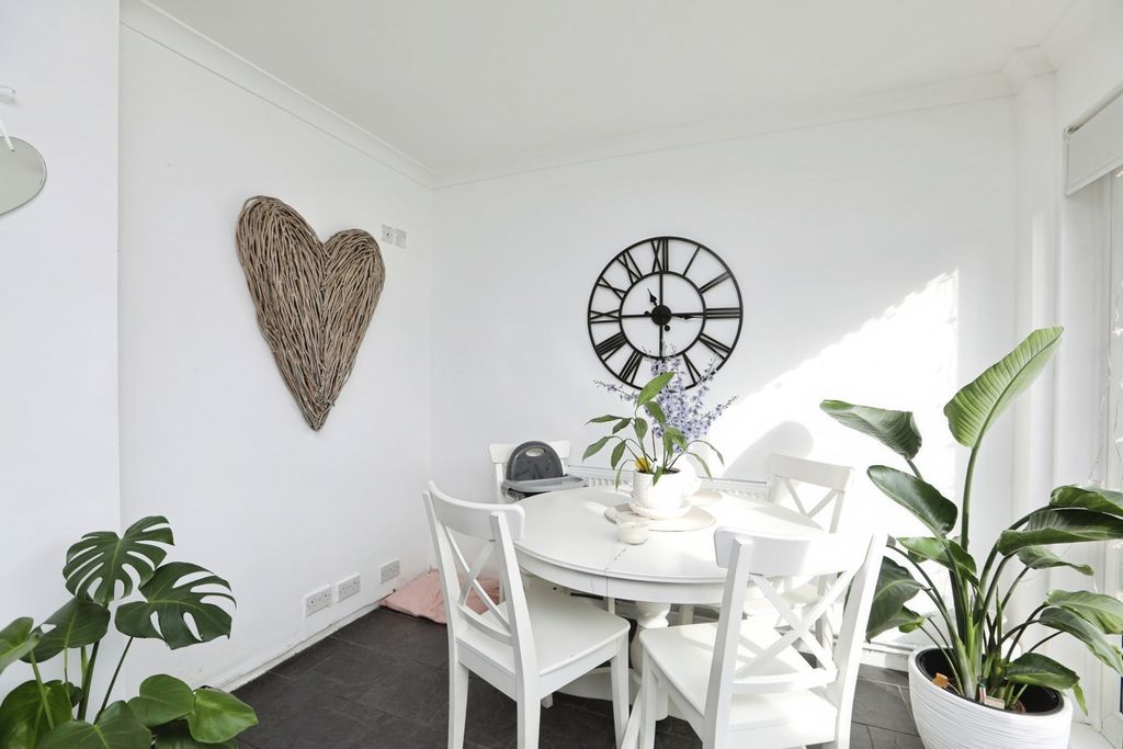 Additional image 3 of 3 bed semi-detached house for saleManor Grove, Sittingbourne, Kent ME10