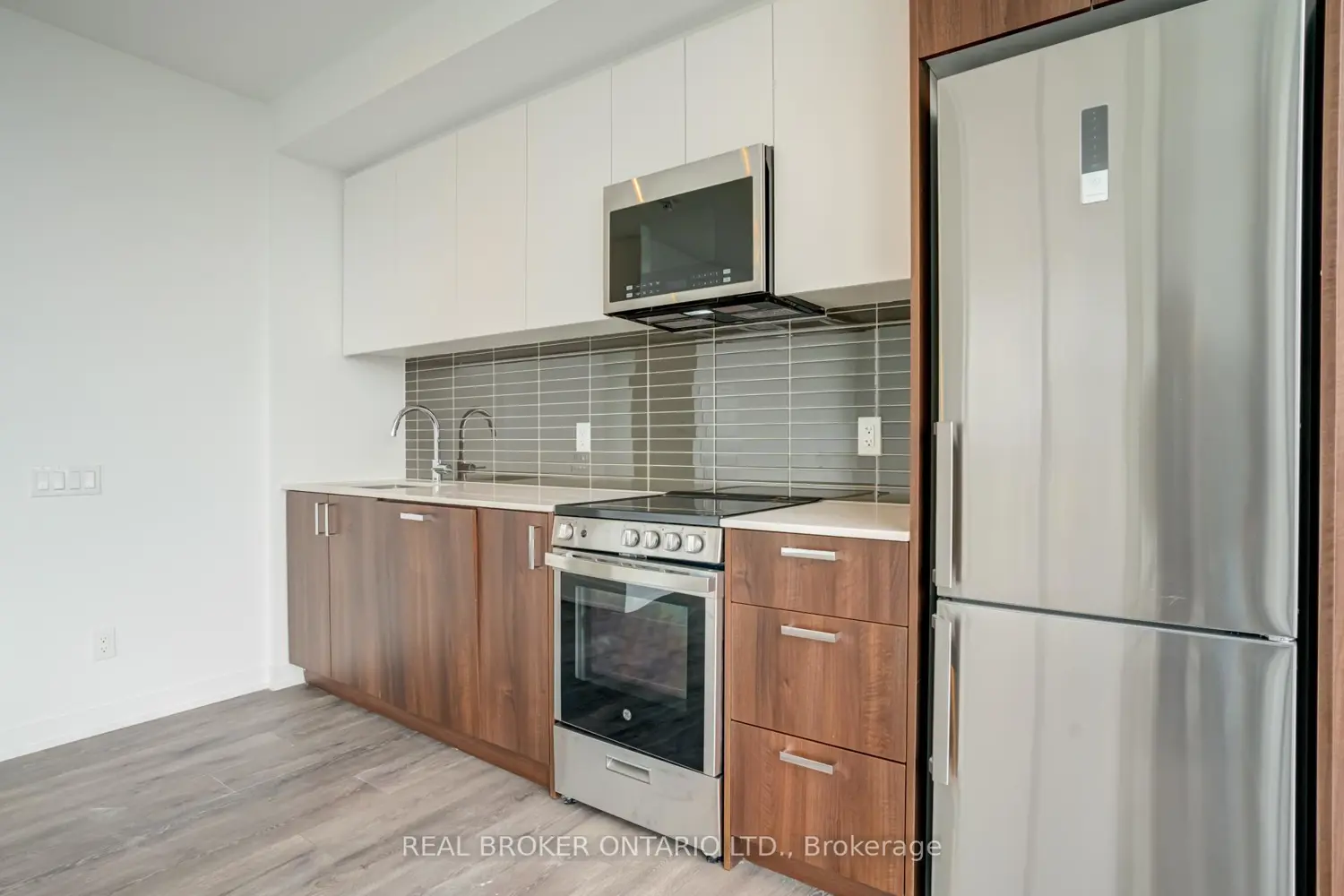 1787 St Clair Avenue 1105 photo 2