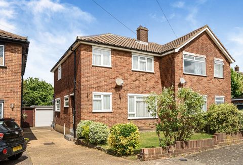 Pettits Close, Romford RM1