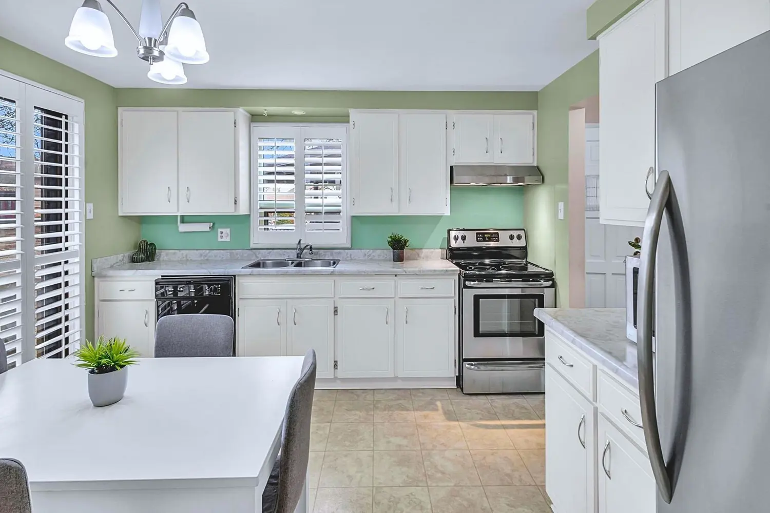 Additional image 4 of 28 Underhill Crescent 3