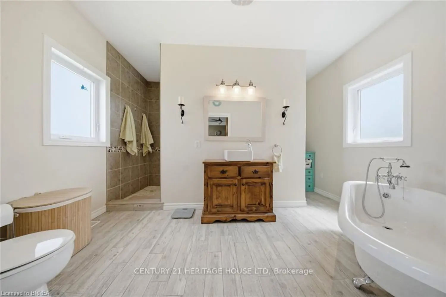 Additional image 11 of 5 Echo Villa Avenue