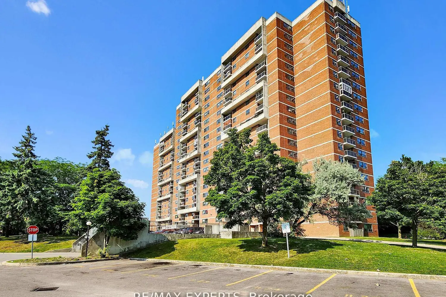 100 Wingarden Court 410 photo 3