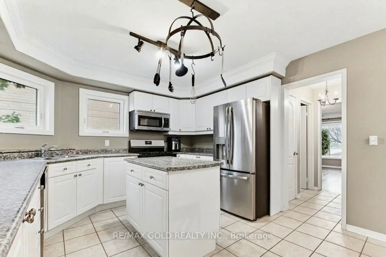 Additional image 5 of 2441 Capilano Crescent