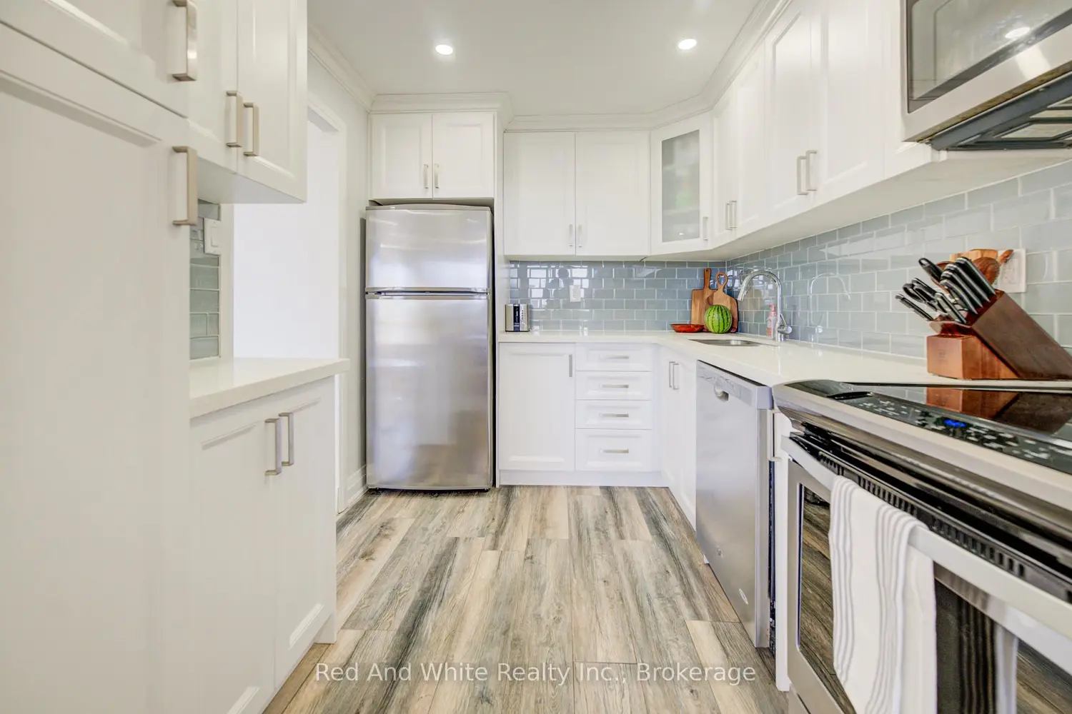 Additional image 7 of 3590 Kaneff Crescent 2013