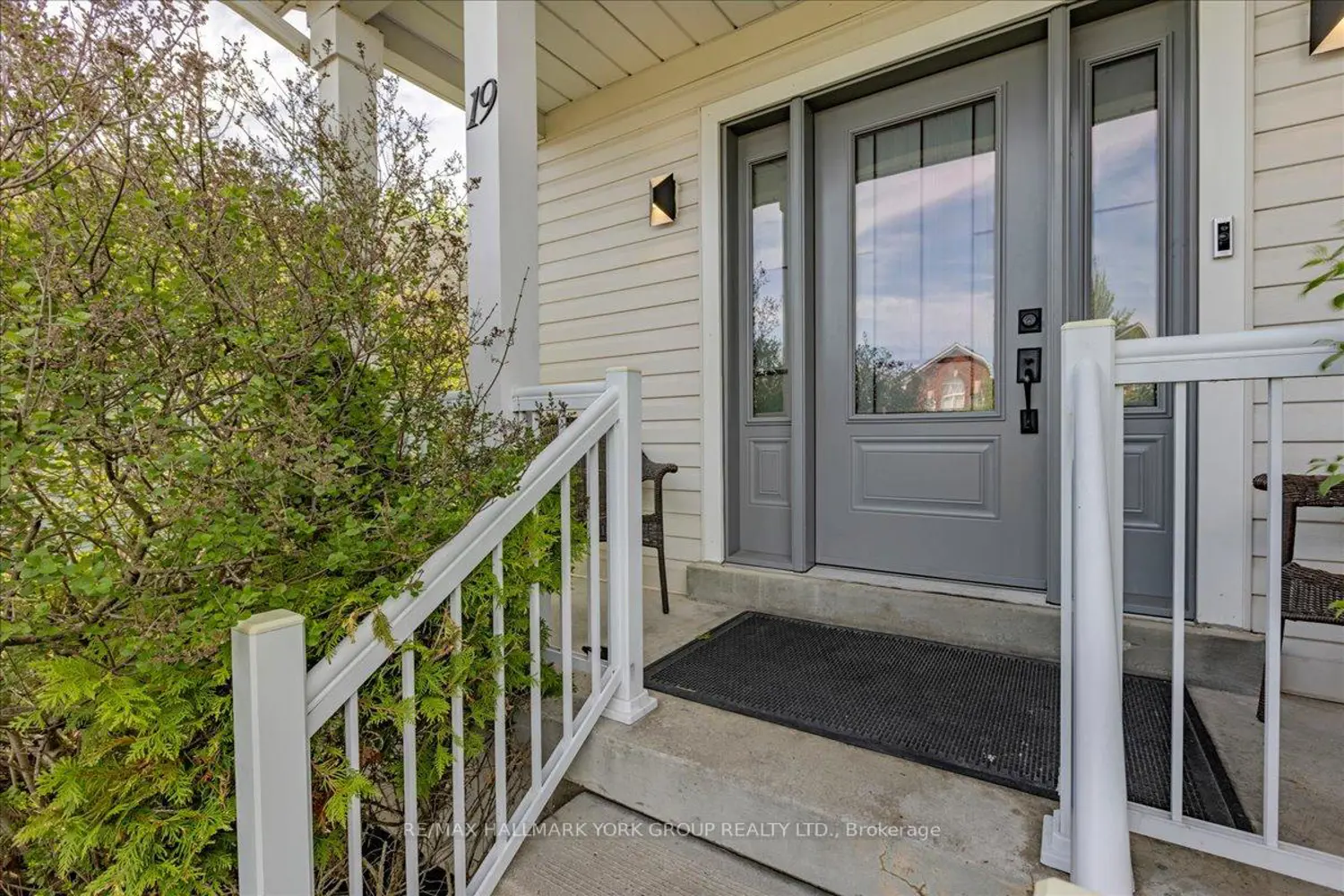 19 Silverstone Crescent photo 4