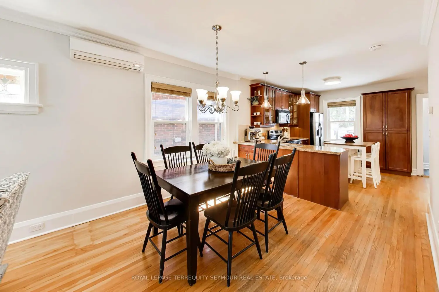 1080 Logan Avenue photo 3