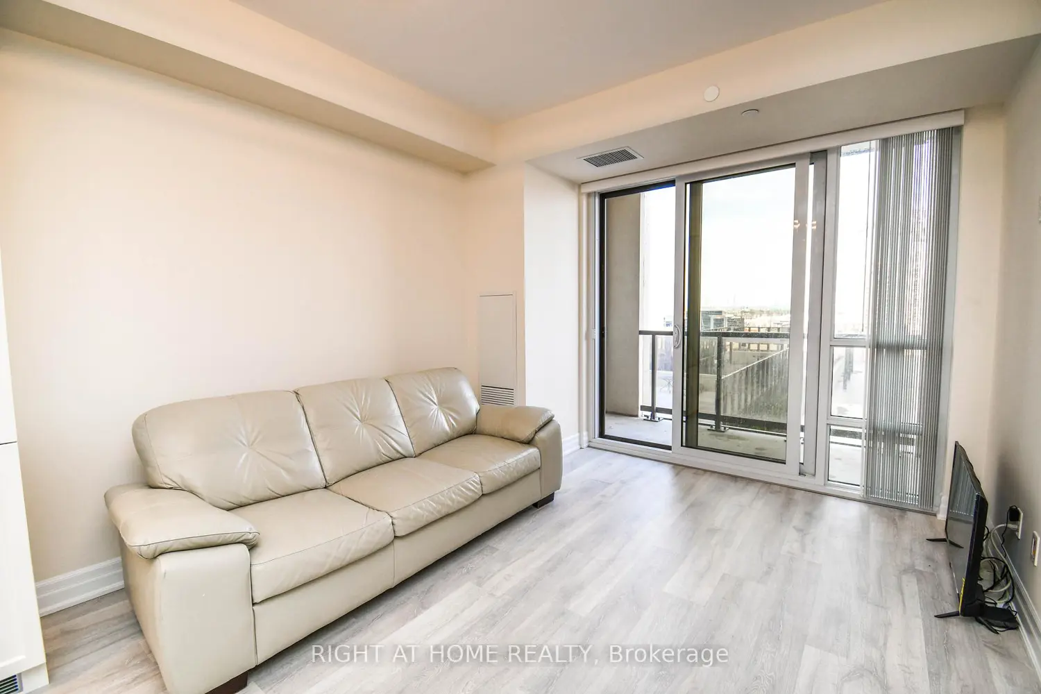 Additional image 6 of 9085 Jane Street 811