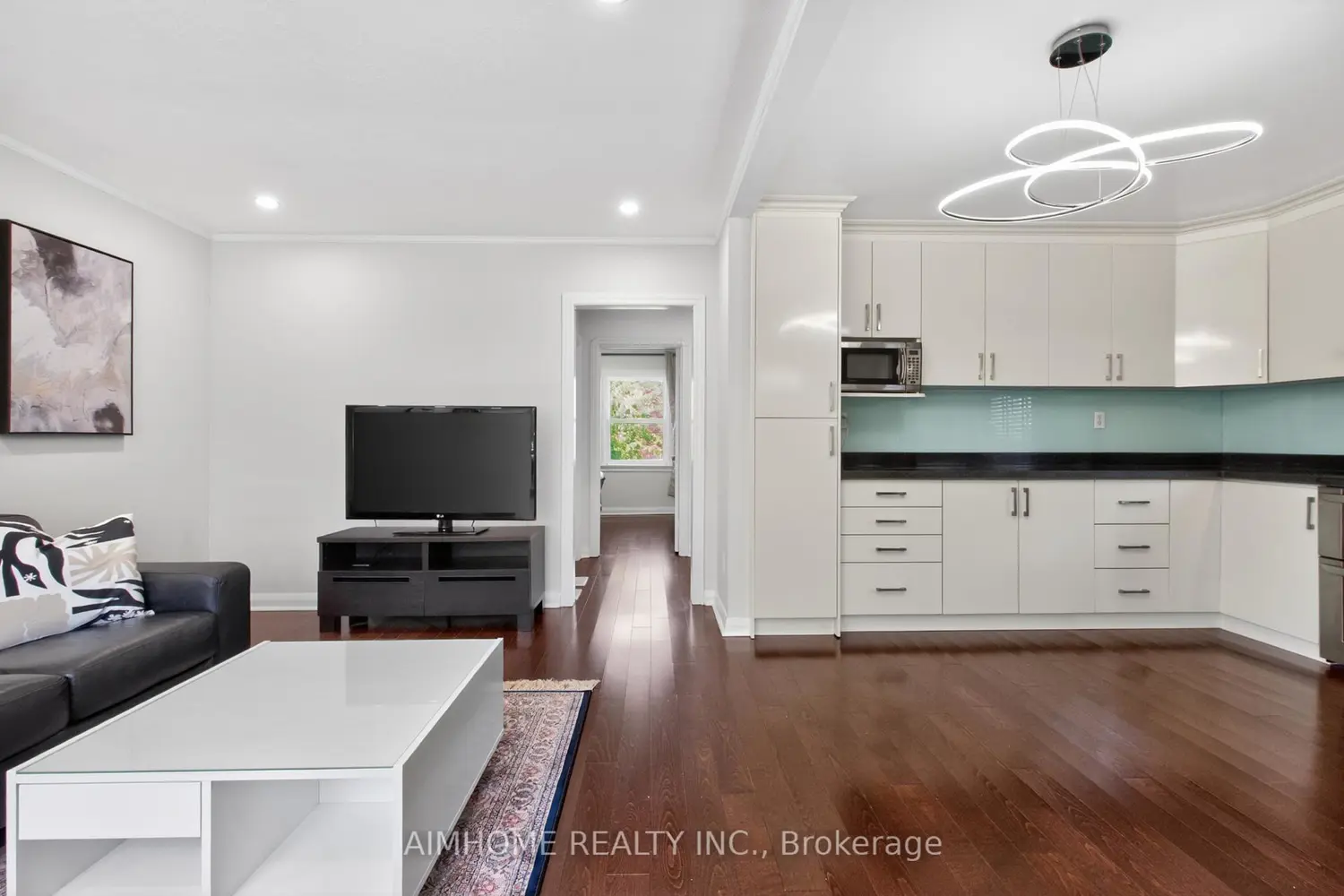 140 Meighen Avenue photo 3