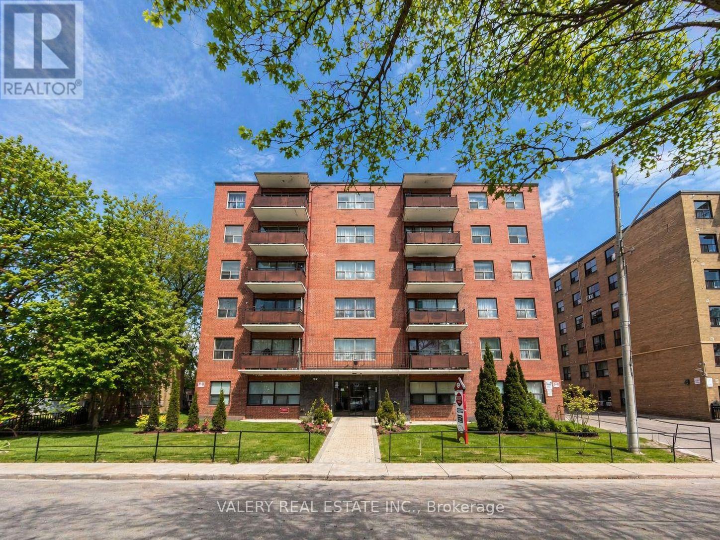 304 - 11 GLENBURN AVENUE