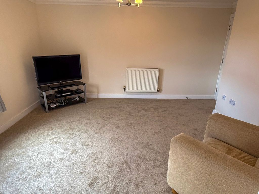 Additional image 3 of 2 bed flat for saleThornycroft Close, Newbury RG14