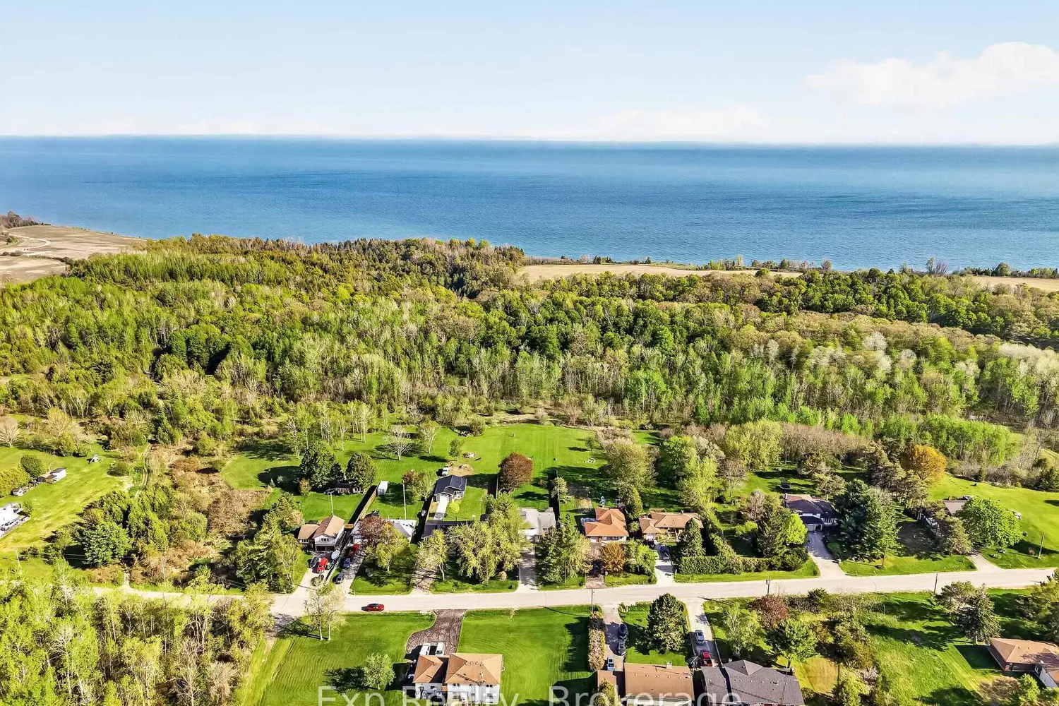 1175 Lakeshore Road photo 2