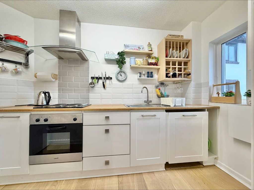 Additional image 8 of 1 bed flat for saleVictoria Street, Weymouth DT4
