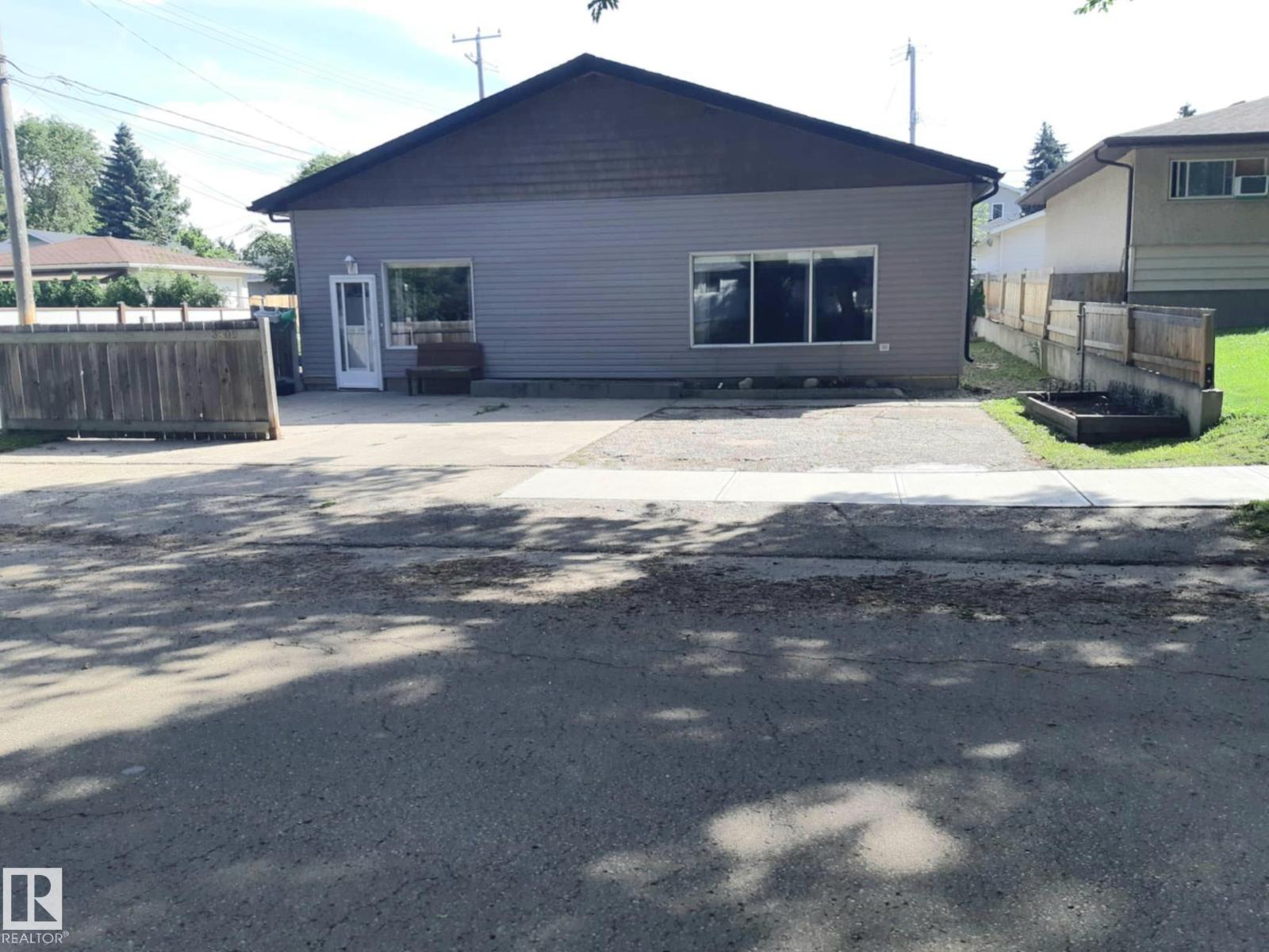 3809 112 Avenue NW, Edmonton, AB, T5W0M5