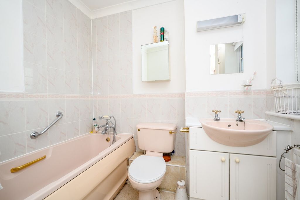 Additional image 9 of 2 bed terraced house for saleAspen Square, Weybridge KT13