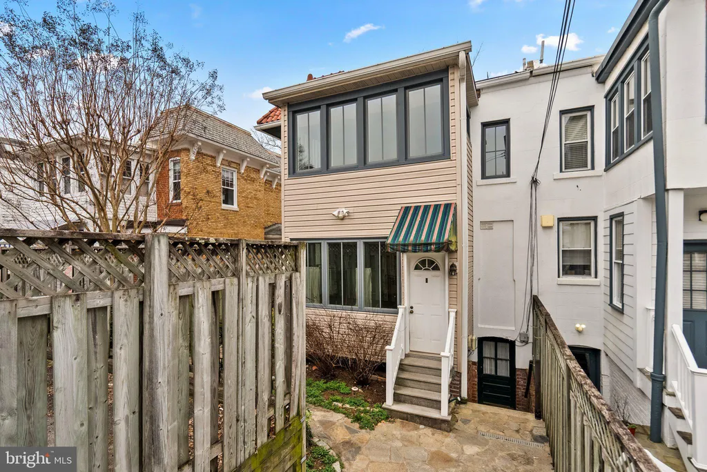 3247 38th Street NW, Washington, DC 20016