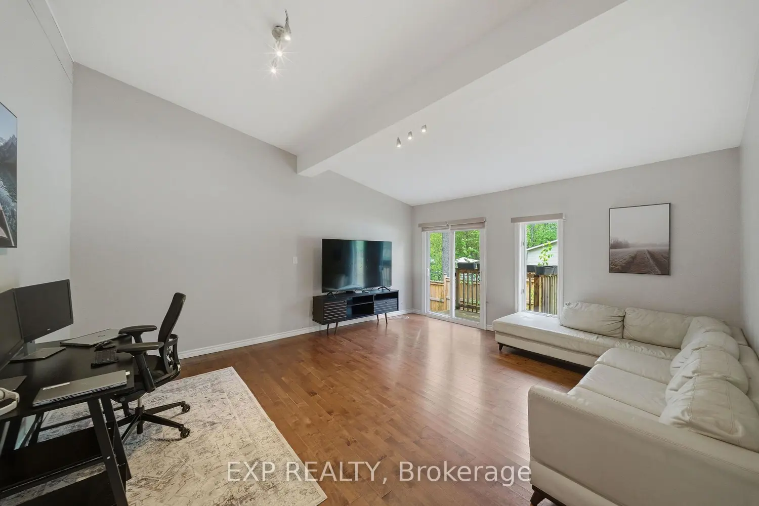 136 Resthaven Avenue photo 2