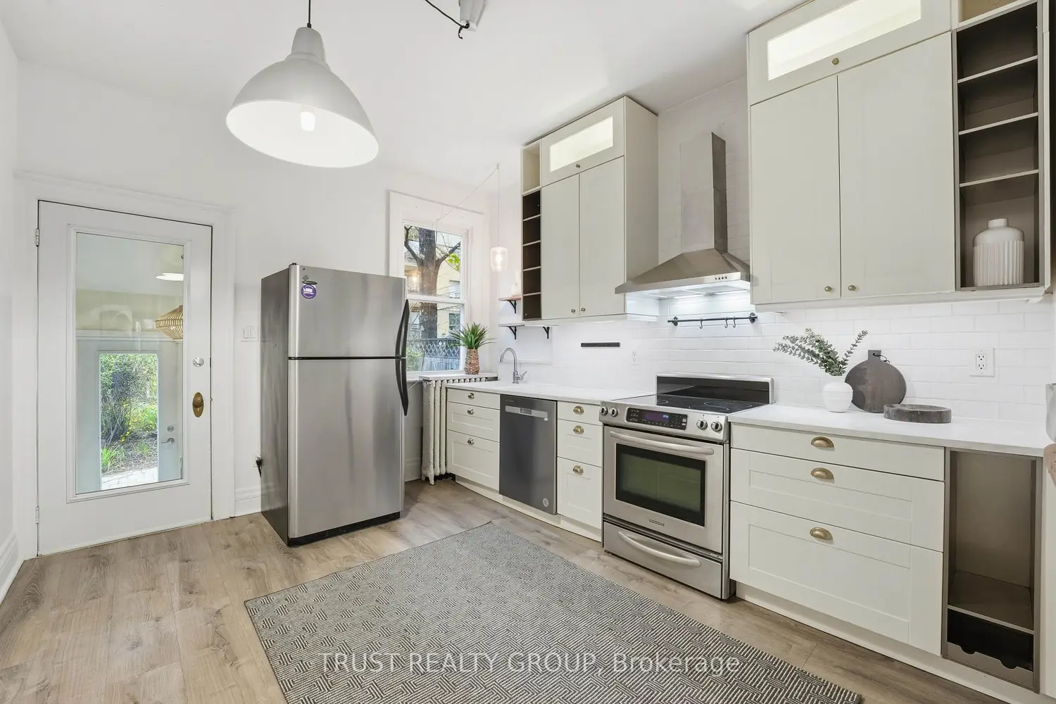 134 Close Avenue photo 5