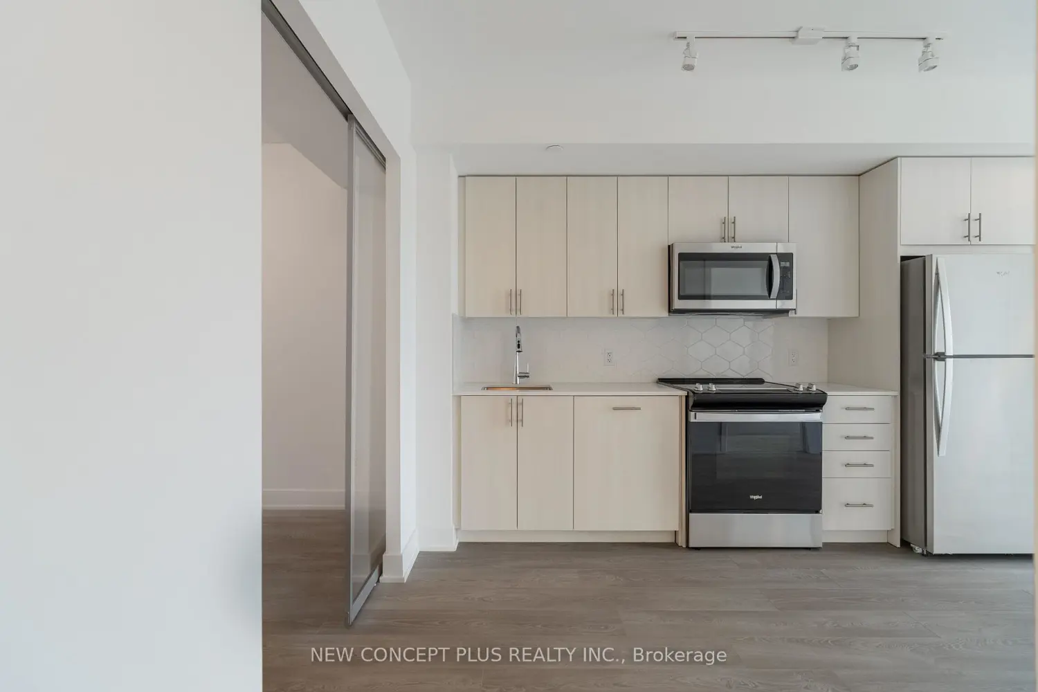 Additional image 9 of 2545 Simcoe Street 835